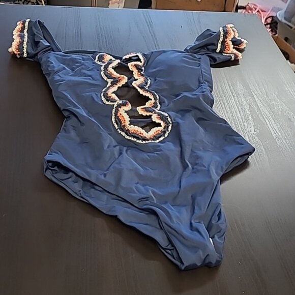 Becca by Rebecca Virtue Becca One Piece Embroidered Blue White Red Tag Size S/P - Picture 3 of 8